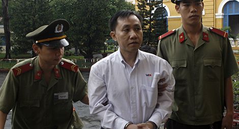 Nguyen Bac Truyen arrives at court in 2007. Photo: REUTERS/Kham