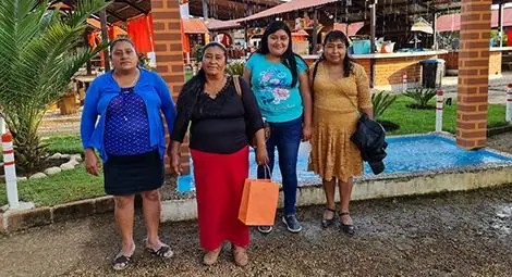 Women in Chiapas. Consepción Gómez Santiz second from left