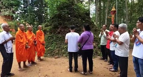 Khmer Krom Buddhists gathered in front of Chedey temple in Tap Son village