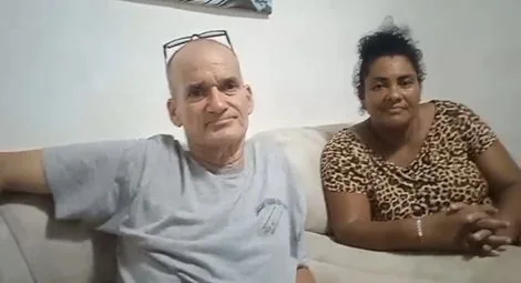 El pastor Alexis Padrón Lorenzo junto con su esposa Roselin Benítez Cruz tras su liberación.