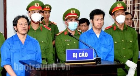 To Hoang Chuong (L) and Thach Cuong (R) in court on 20 March. Credit: Tra Vinh newspaper.