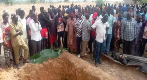 Mass burial in Runji village, Zangon Kataf LGA on 16 April. Credit: Nasarawa Mirror