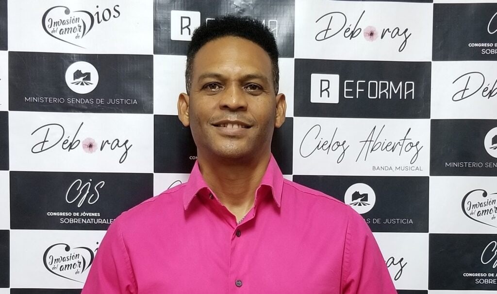 Alain in pink shirt – resize