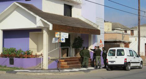 Argentina: police guard to protect church