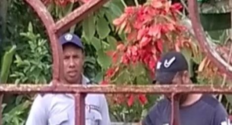A State Security official and local police chief outside the home of Pastor Ibrahim Rosabal Viamonte