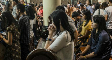 Indonesia: Three Churches hit in bomb attacks