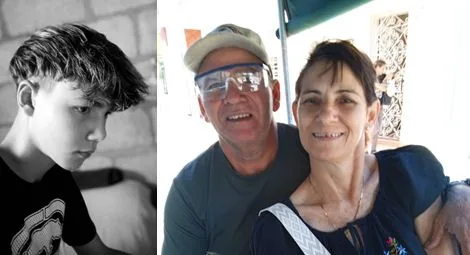 Jonathan Muir Burgos (i), el pastor Elier Muir Ávila y su esposa Minervina Burgos López.