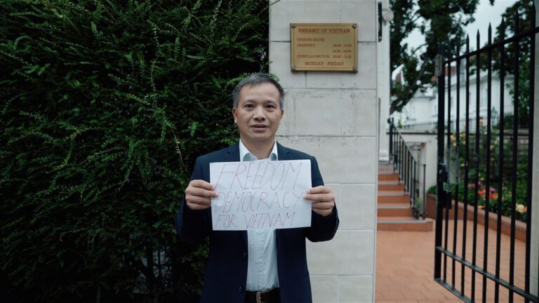 nguyen-van-dai-outside-vietnamese-embassy