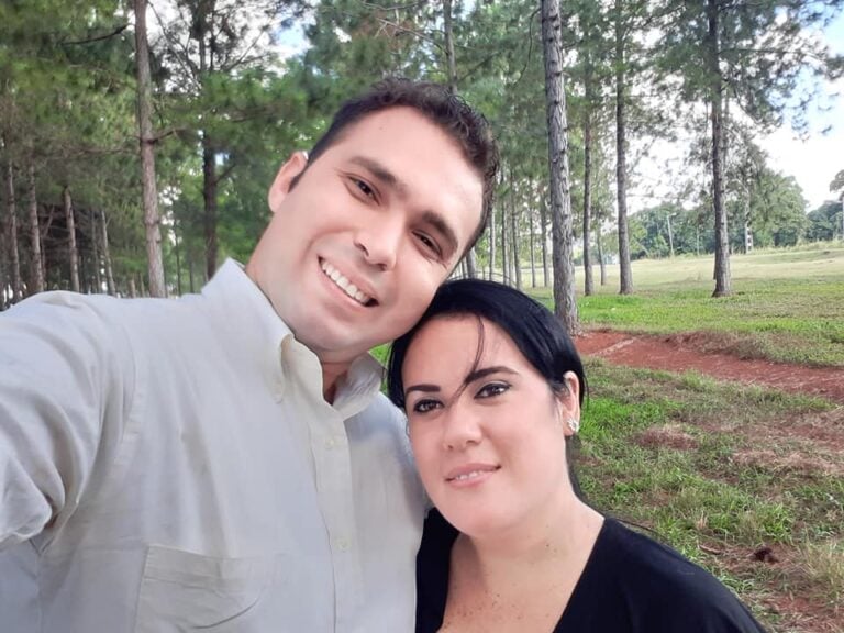 Cuban pastor Enrique de Jesús Fundora and his wife.