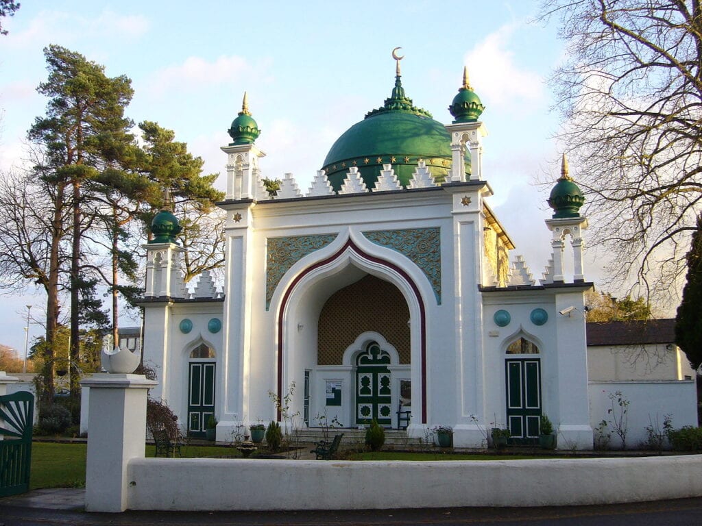 Shah Jahan Mosque by Roger W Haworth is licensed under CC BY-SA 3.0